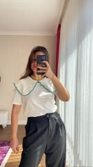 Önlük Yaka Kısa Kollu Beyaz Bluz
