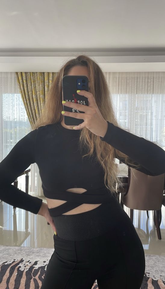 Çapraz Detay Fitilli Siyah Crop Bluz